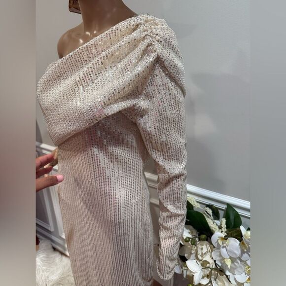 Elegant Sequins Cream One-Shoulder Dress - Picture 5 of 6